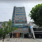 Sans Stay, Free Wine, Projector, 3Min Station