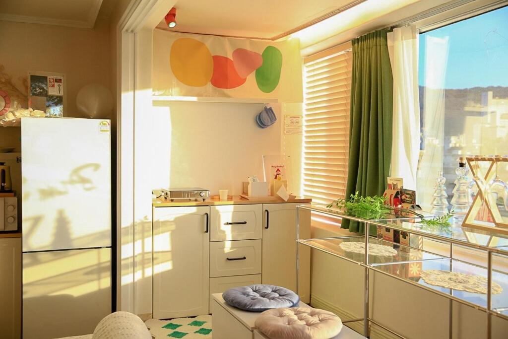 Apartment Sans Stay, Free Wine, Projector, 3min Station Seoul
