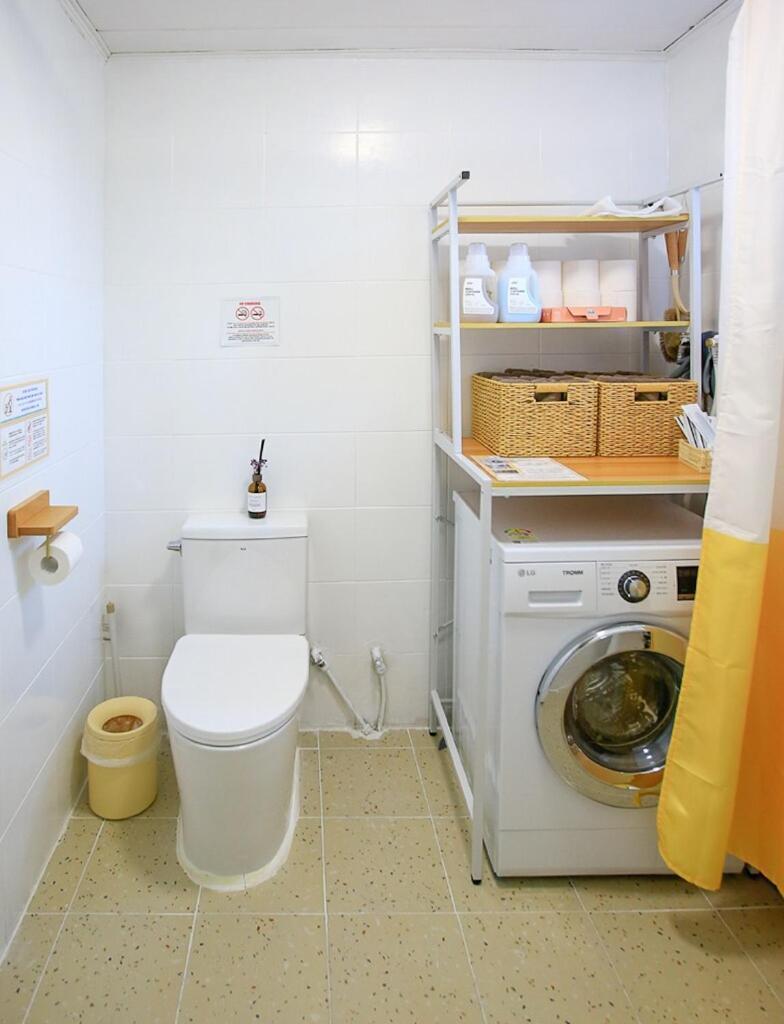 Apartment Sans Stay, Free Wine, Projector, 3min Station