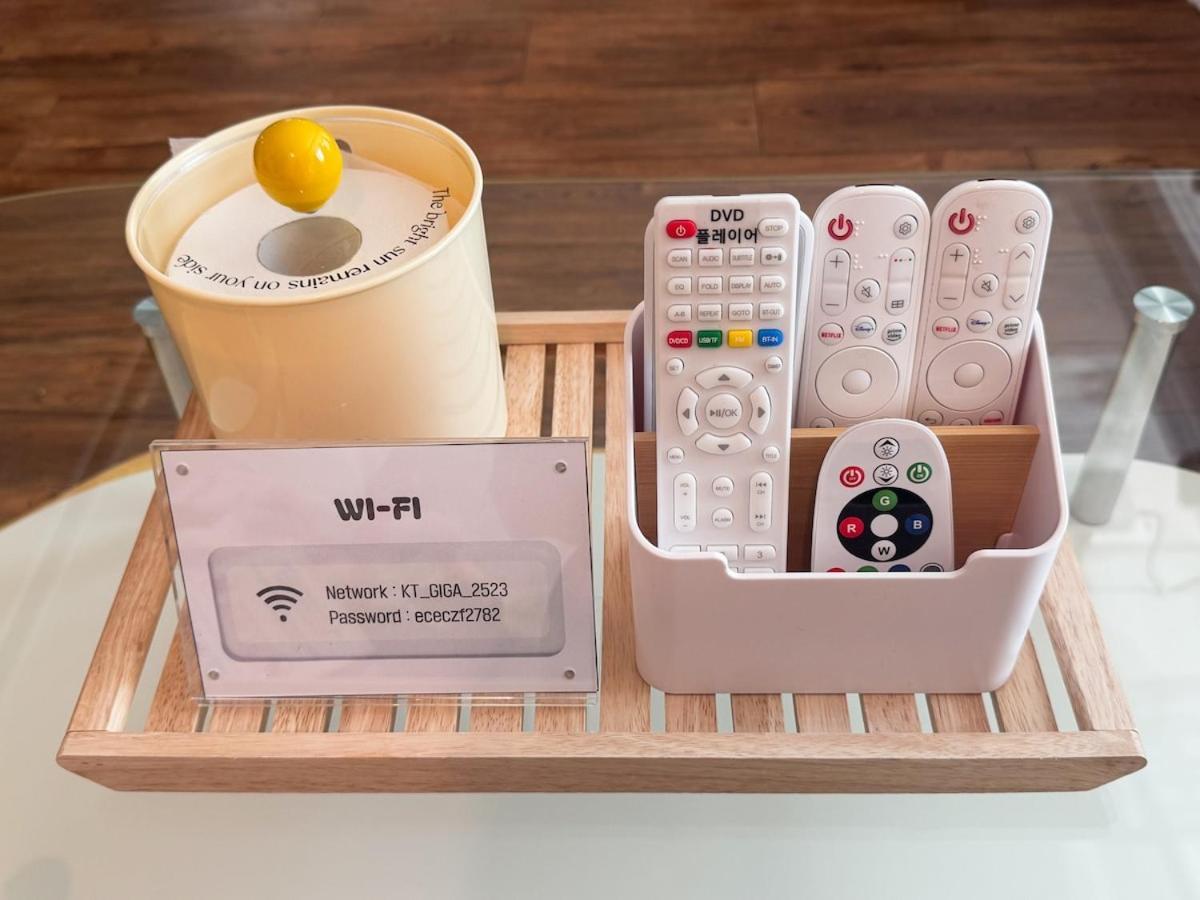 Sans Stay, Free Wine, Projector, 3min Station Apartment Seoul
