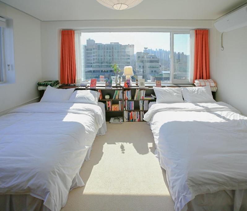 Sans Stay, Free Wine, Projector, 3min Station Apartment *