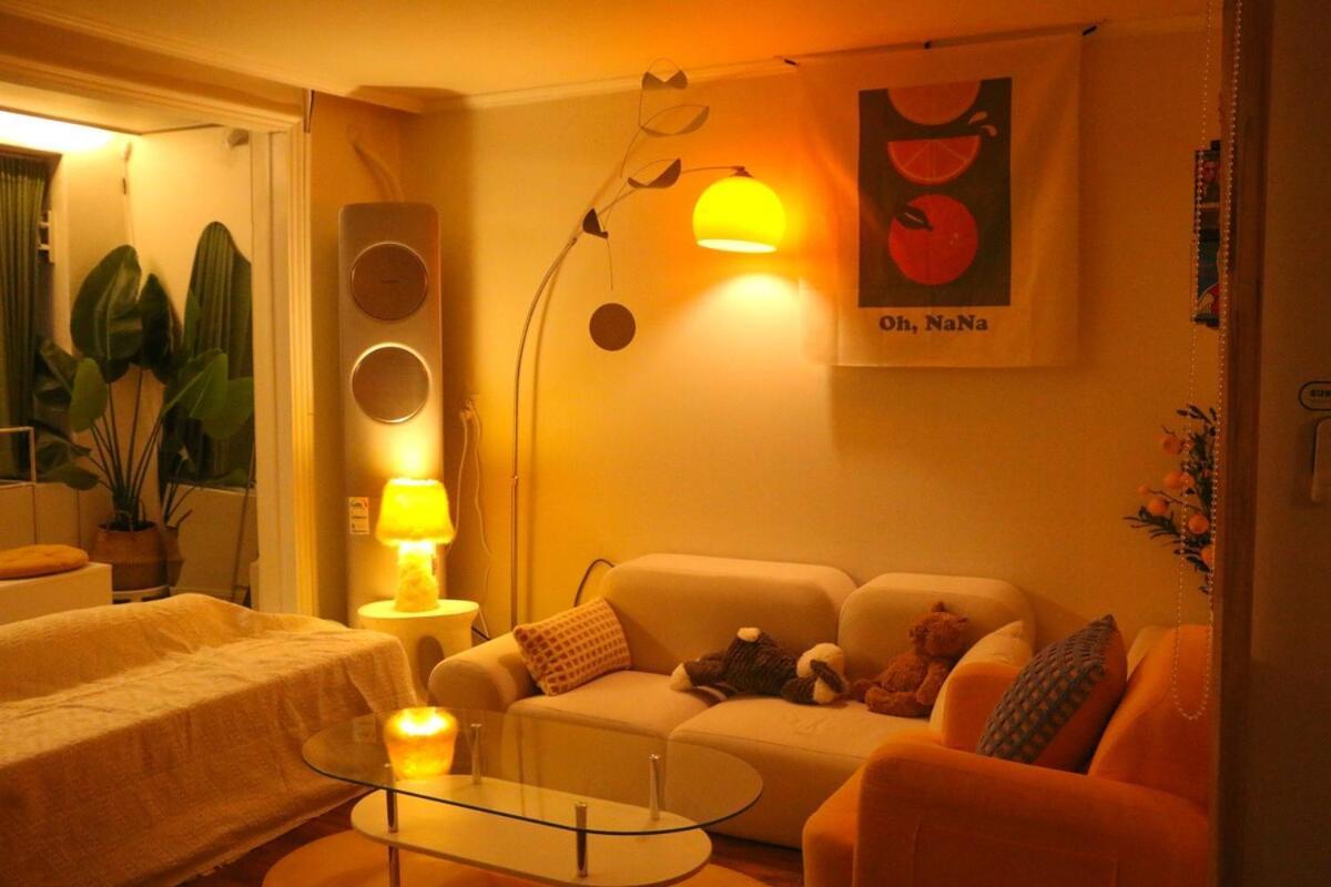 Sans Stay, Free Wine, Projector, 3min Station * Seoul