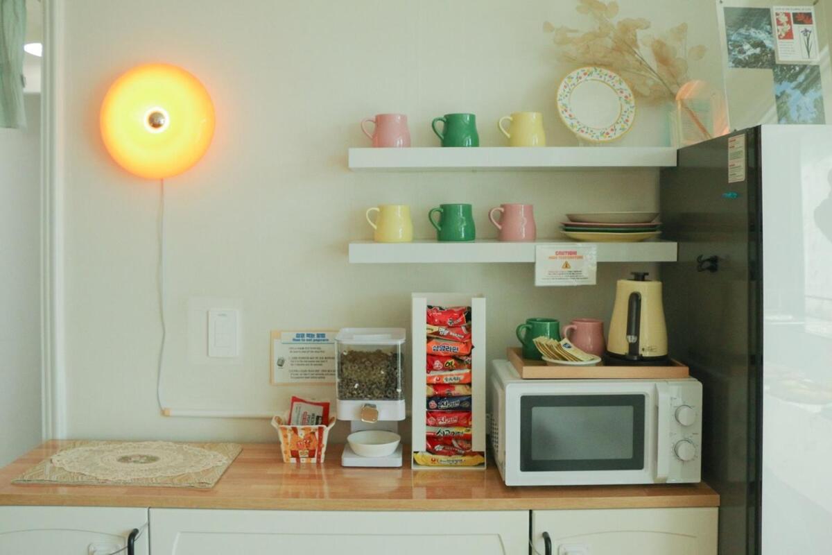 Sans Stay, Free Wine, Projector, 3min Station Apartment Seoul