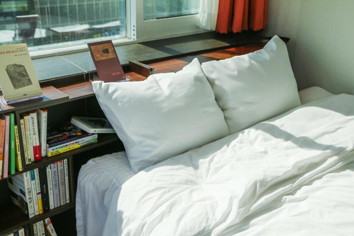 Sans Stay, Free Wine, Projector, 3min Station Apartment *