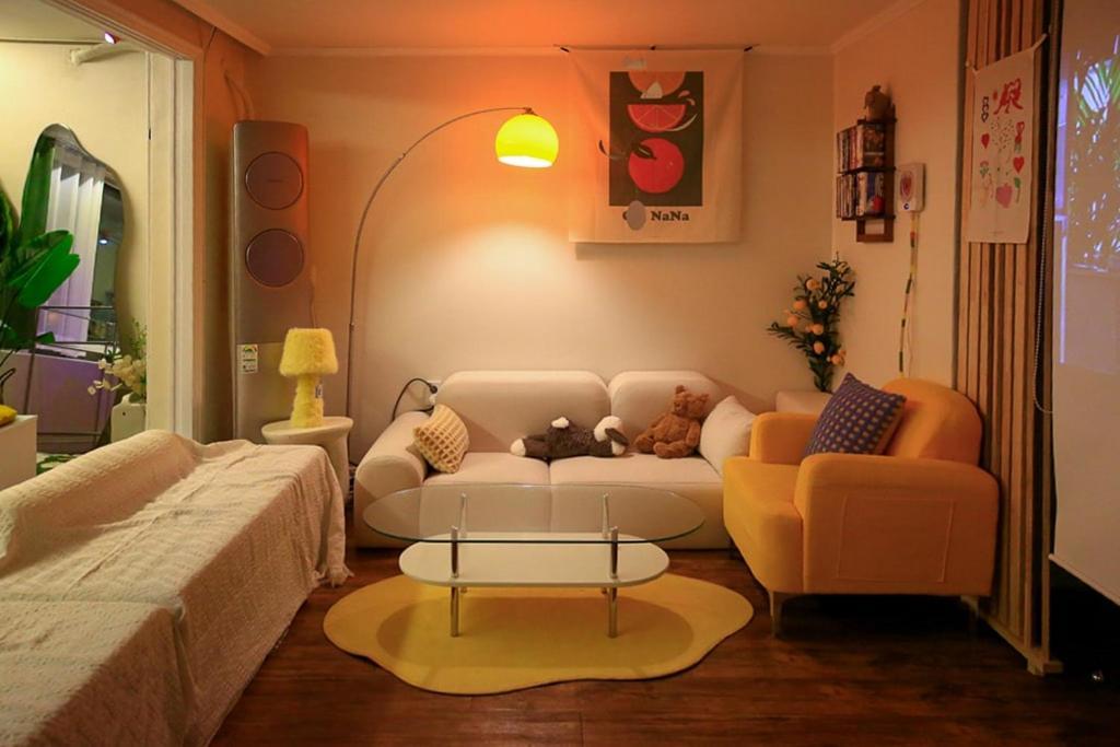 Sans Stay, Free Wine, Projector, 3min Station Apartment