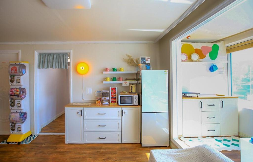 Sans Stay, Free Wine, Projector, 3min Station Apartment