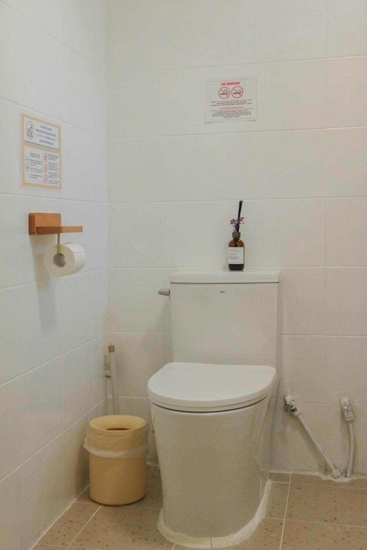 Sans Stay, Free Wine, Projector, 3min Station Seoul