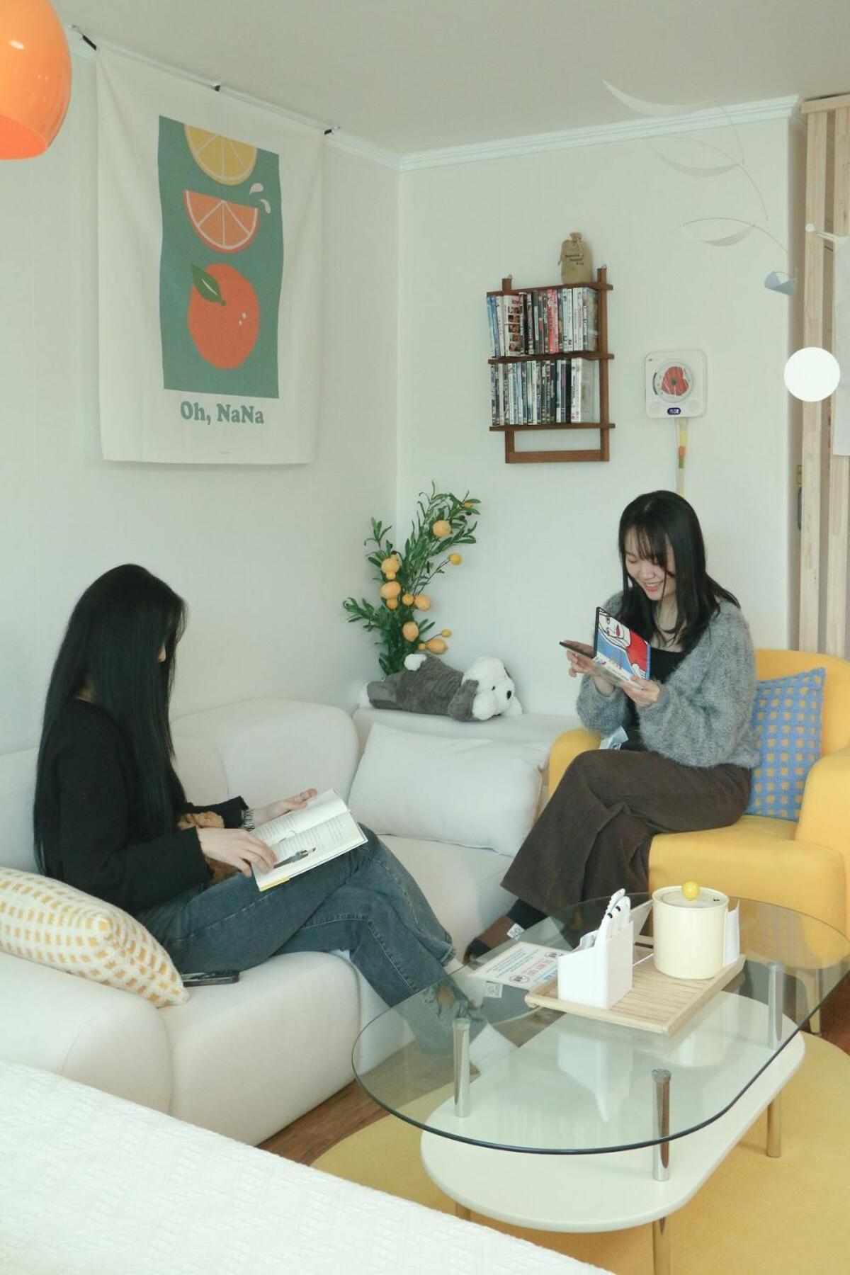 Sans Stay, Free Wine, Projector, 3min Station Apartment *