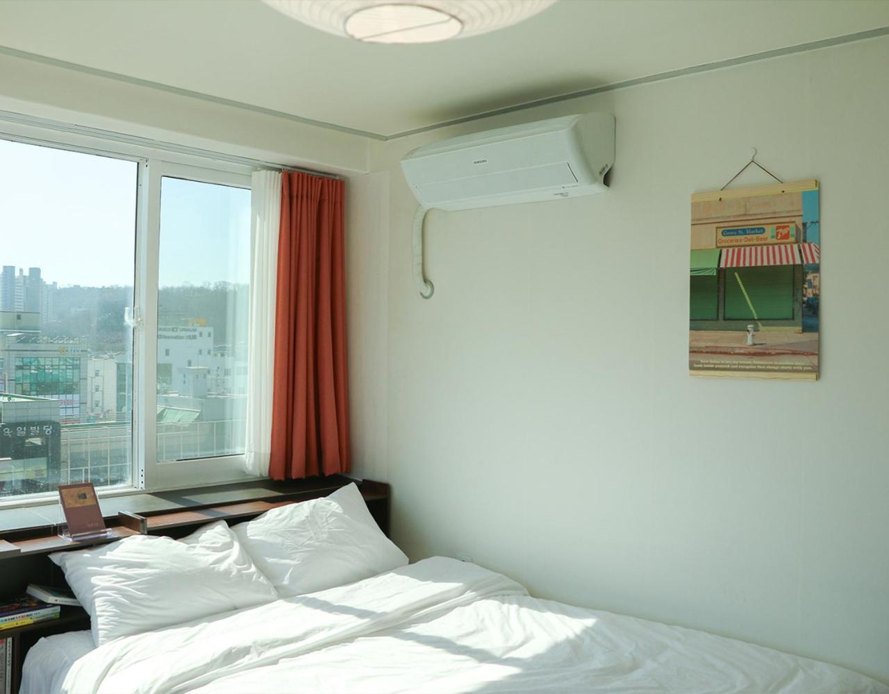 Sans Stay, Free Wine, Projector, 3min Station Seoul