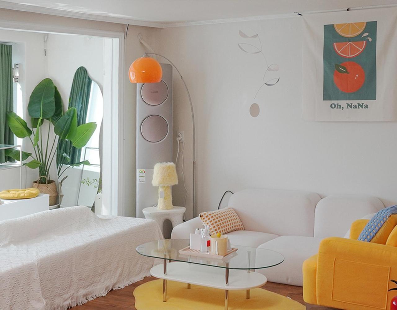 Sans Stay, Free Wine, Projector, 3min Station * Seoul