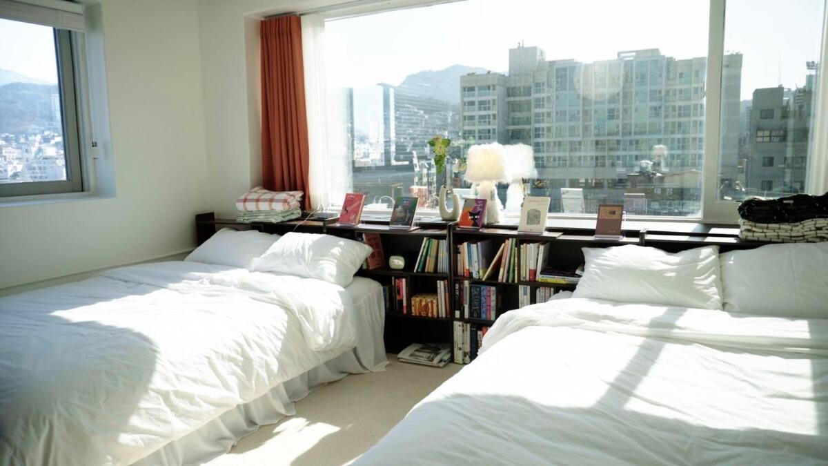 Sans Stay, Free Wine, Projector, 3min Station Apartment Seoul